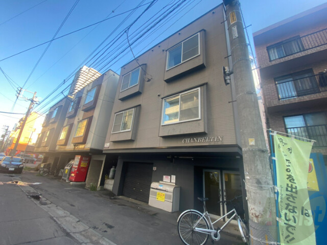 建物外観　札幌市中央区南８条西「シャンベルタン」