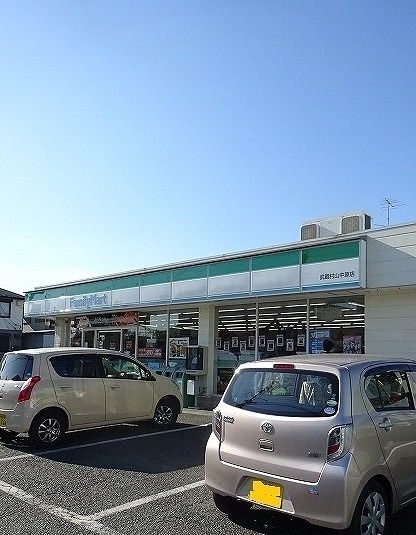 コンビニ　ファミリーマート（コンビニ）まで210m