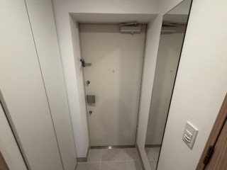 イプセ目黒駒場 205号室 2階の玄関写真