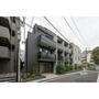 建物外観　鉄筋コンクリート造のがっちりとした建物。