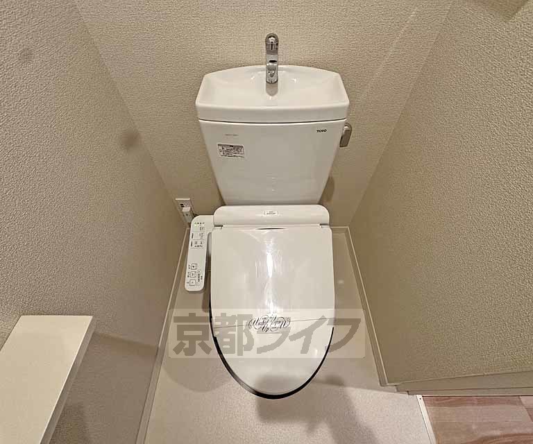 ＪＲ山陰本線 馬堀駅 徒歩9分 3階建 築4年のトイレ写真