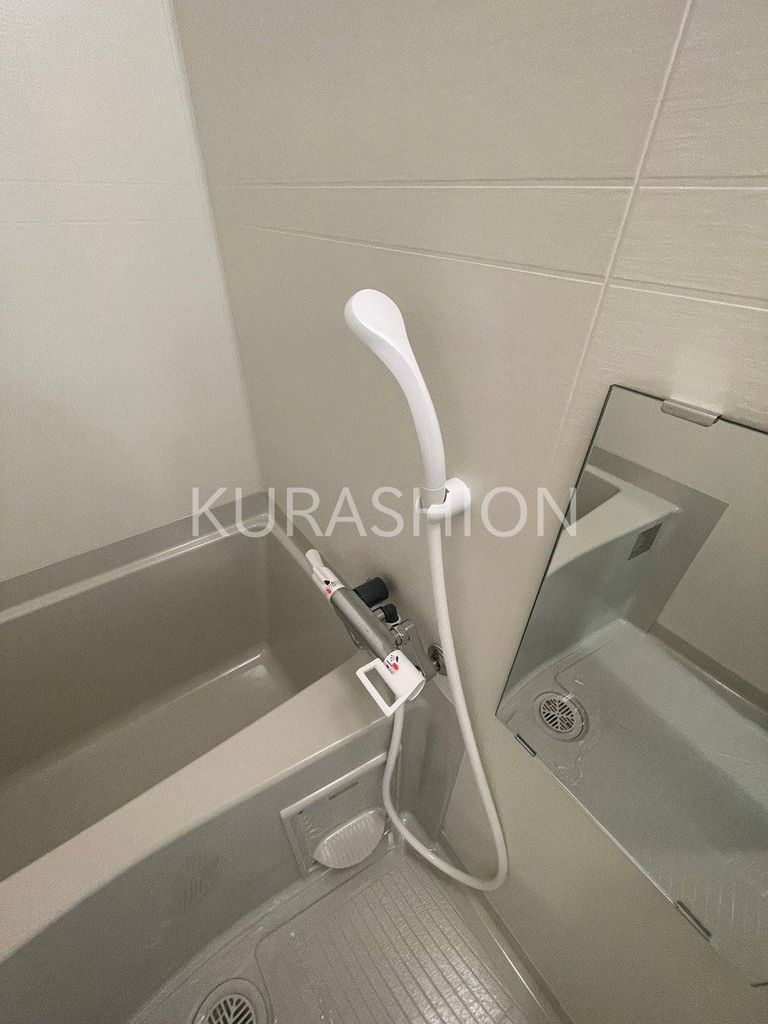 バス・シャワールーム　別部屋の写真になります。