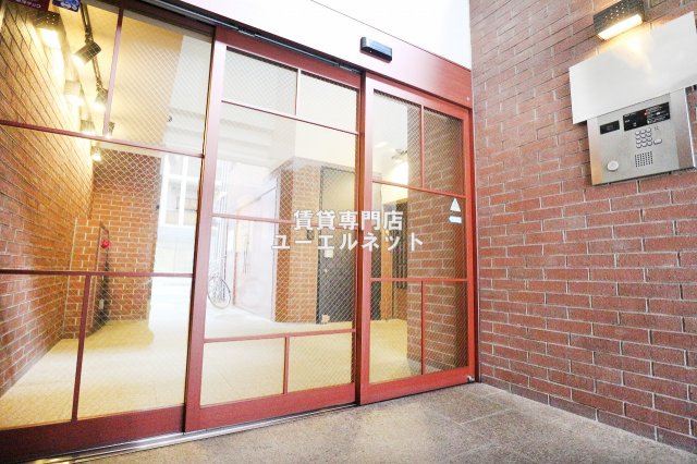 地下鉄御堂筋線 江坂駅 徒歩3分 15階建 築19年の外観写真