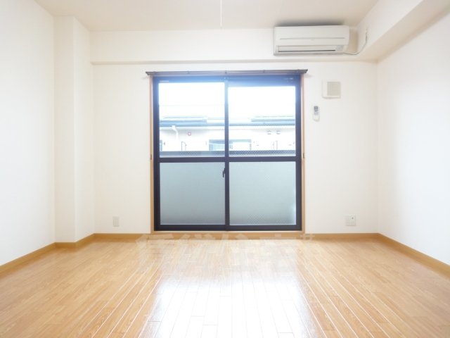 ジュネスO.C.Uの居間写真