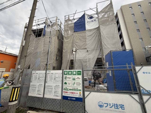 建物外観　建築中