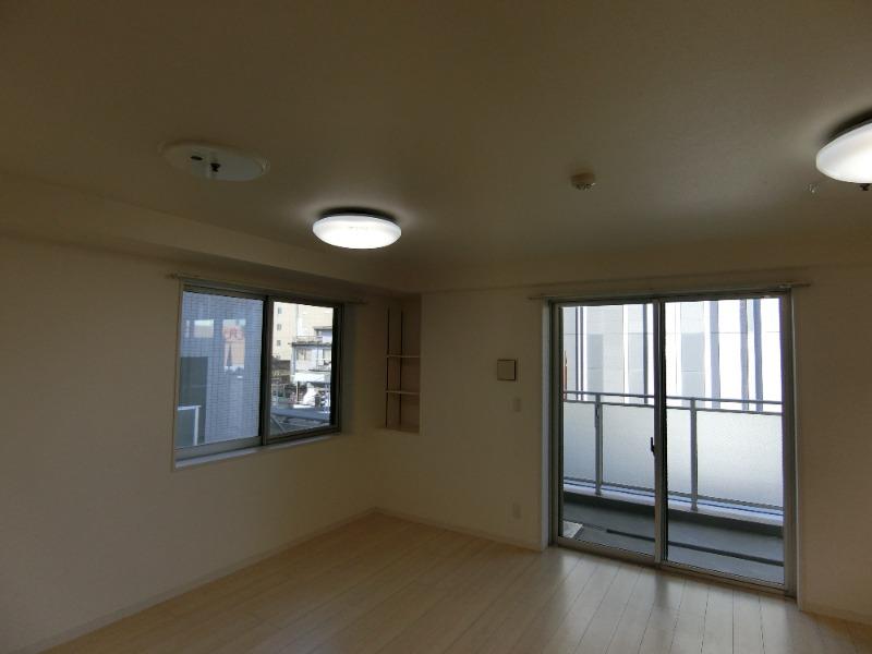 セントラルコート西町プレミアの居間写真