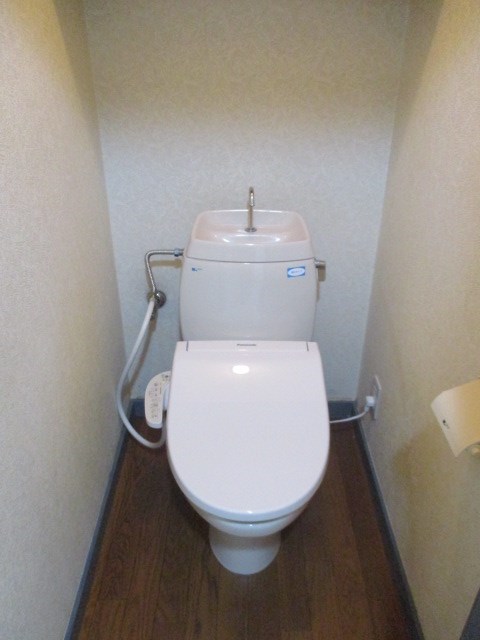 小田急小田原線 東海大学前駅 徒歩10分 3階建 築36年のトイレ写真