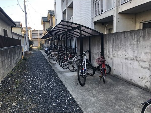 地下鉄名城線 平安通駅 徒歩7分 3階建 築24年の外観写真