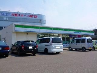コンビニ　ファミリーマート 新潟紫竹山店（コンビニ）まで500m