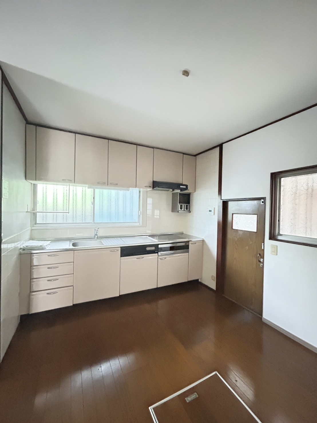 歌敷山4丁目戸建の居間写真