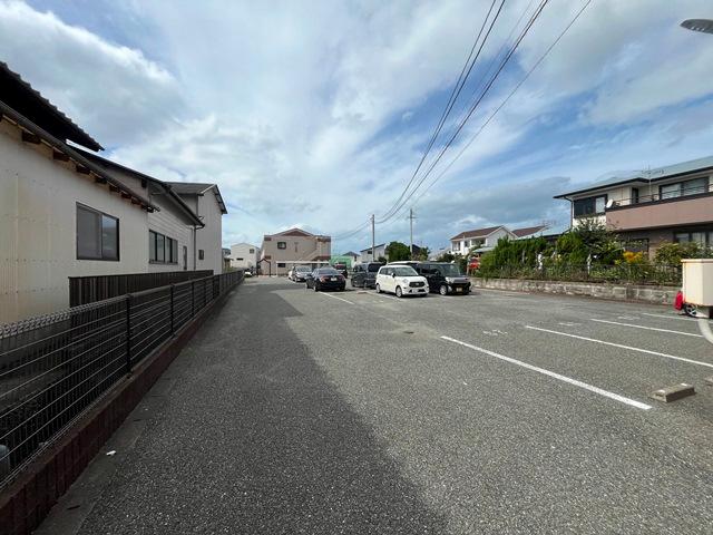 駐車場　外観写真（昼） ※現況優先