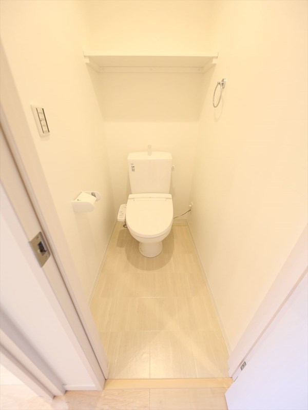 地下鉄東山線 亀島駅 徒歩2分 4階建 築10年のトイレ写真