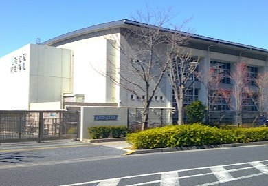 中学校　足立区立 新田学園 第1校舎（中学校）まで336m