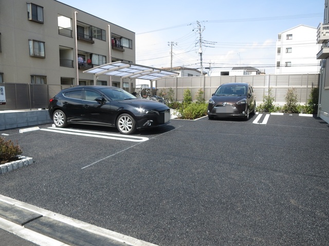 駐車場　敷地内に駐輪場あります♪