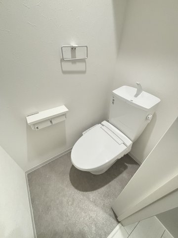 ＪＲ東海道本線 吹田駅 徒歩12分 3階建 新築のトイレ写真