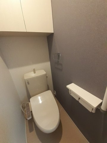 ＪＲ青梅線 河辺駅 徒歩6分 3階建 築3年のトイレ写真