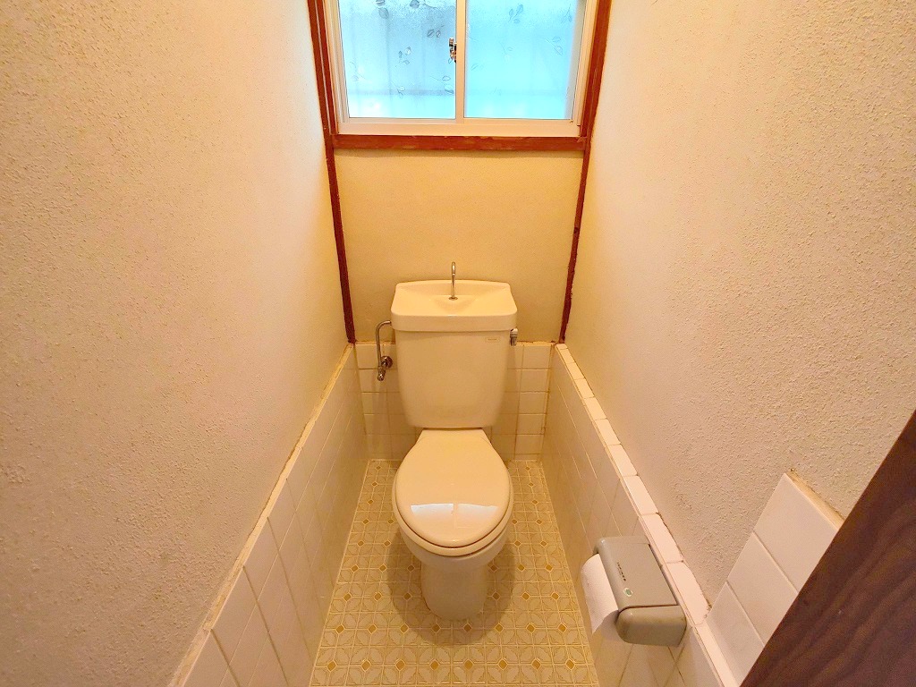 ＪＲ片町線 鴻池新田駅 徒歩15分 2階建 築53年のトイレ写真