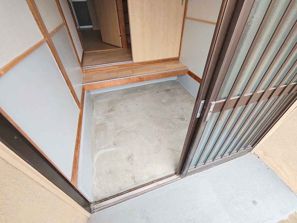 ＪＲ片町線 鴻池新田駅 徒歩15分 2階建 築53年の玄関写真