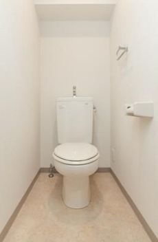 東京メトロ日比谷線 八丁堀駅 徒歩5分 10階建 築24年のトイレ写真