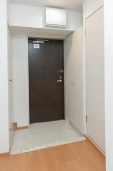 東京メトロ日比谷線 八丁堀駅 徒歩5分 10階建 築24年の玄関写真