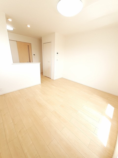 ブライトガーデン茜 Iの居間写真