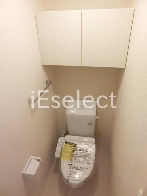 トイレ　温水洗浄便座付きのトイレです