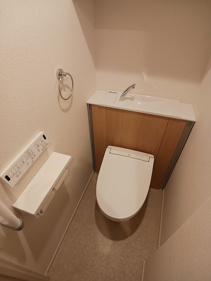 つくばエクスプレス 浅草駅 徒歩5分 13階建 築2年のトイレ写真