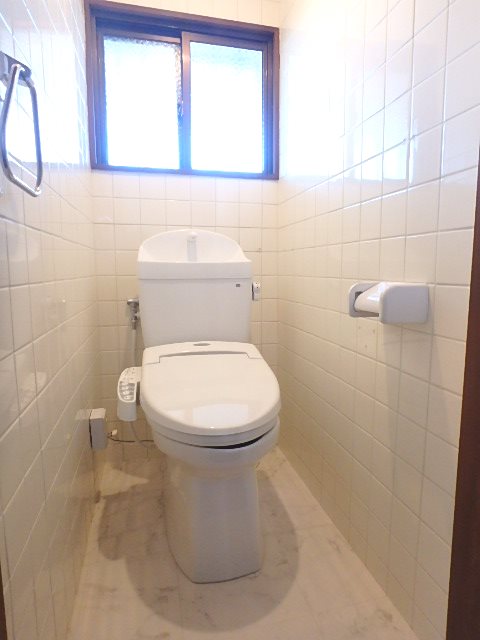 トイレ　別のお部屋の写真になります。