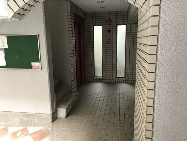 エントランス　名古屋で一番初期費用の安い賃貸専門の不動産会社です(^^)