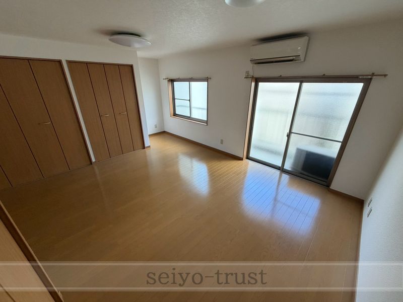 城ヶ丘マンションの居間写真