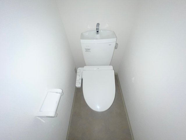 トイレ　綺麗なトイレにはウォシュレット標準装備です。