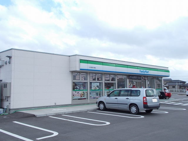 コンビニ　ファミリーマート（コンビニ）まで950m