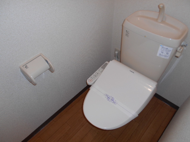 トイレ　温水洗浄便座完備