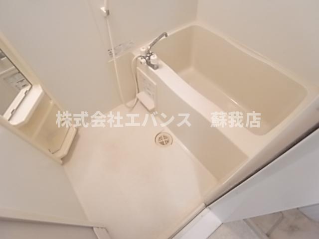 バス・シャワールーム　コンパクトで使いやすいお風呂です