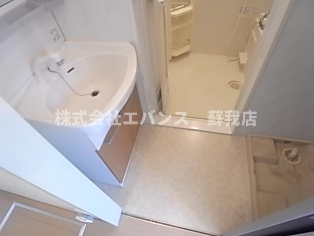 洗面設備　ゆったりとスペースのある洗面所