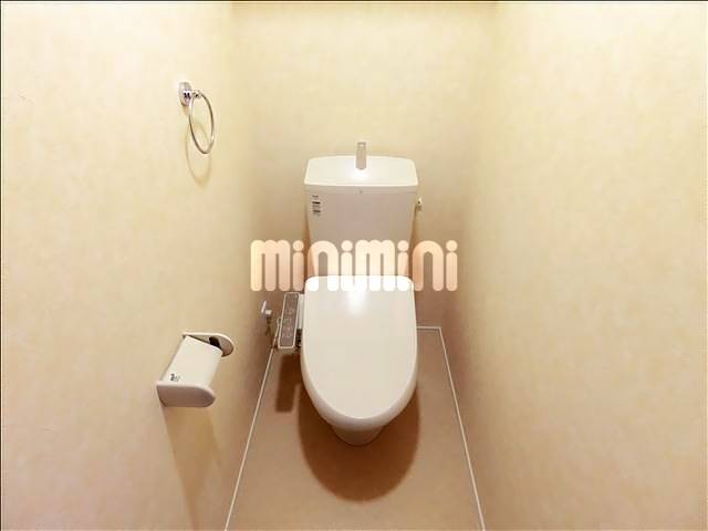 トイレ　温水洗浄機能付きのトイレです。