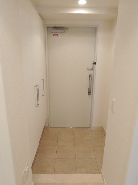 玄関　※別部屋の参考写真です。