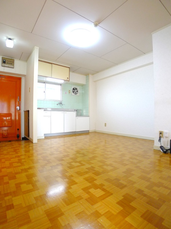地下鉄東山線 今池駅 徒歩10分 7階建 築49年の居間写真