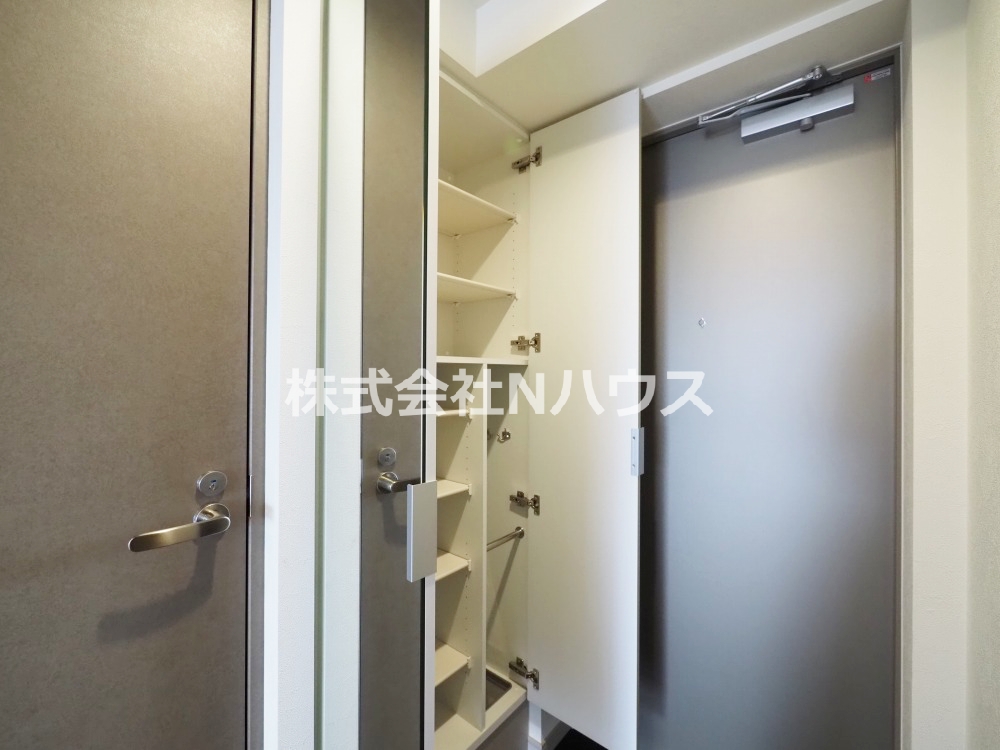 プレリス北巽駅前ラバルスの玄関写真