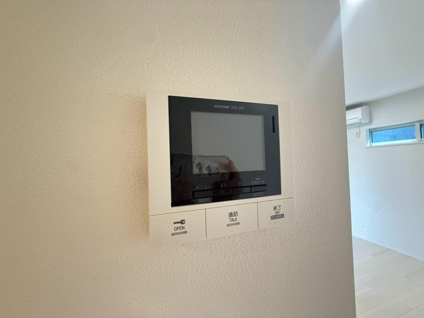 セキュリティ　お部屋から対応できるモニター付きインターホン♪