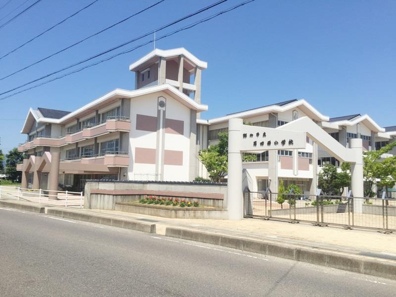 小学校　富田西小学校（小学校）まで500m