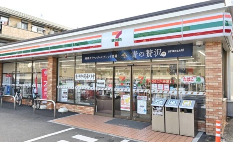 コンビニ　セブンイレブン横浜榎が丘店（コンビニ）まで881m