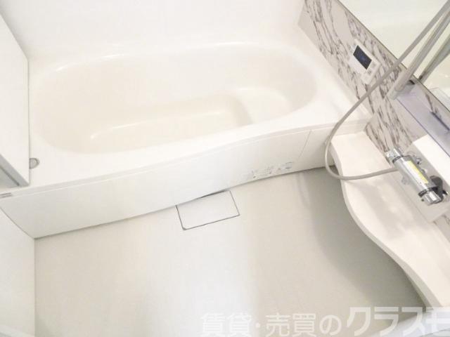 バス・シャワールーム　浴室乾燥機＆追焚機能付き広々バスルーム♪