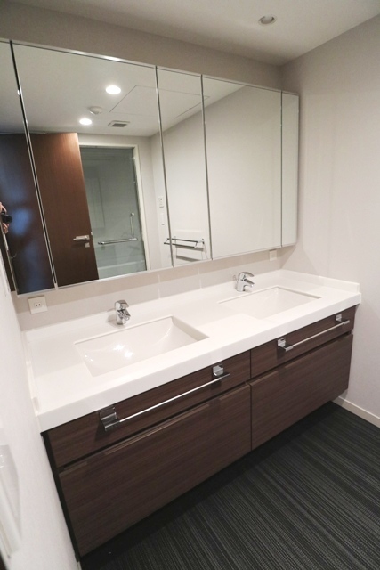 洗面設備　※写真は同タイプ住戸です。