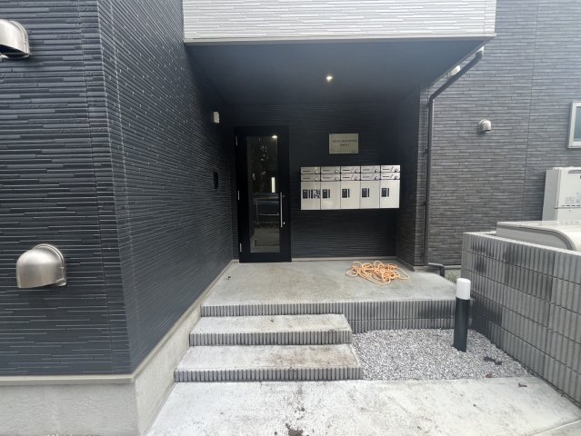エントランス　※同シリーズ参照