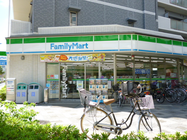 コンビニ　ファミリーマート新大阪駅東口店（コンビニ）まで640m