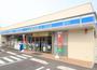 コンビニ　ローソン名東社が丘店（コンビニ）まで438m