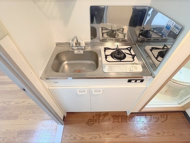 キッチン　コンロ付きのキッチン台です。