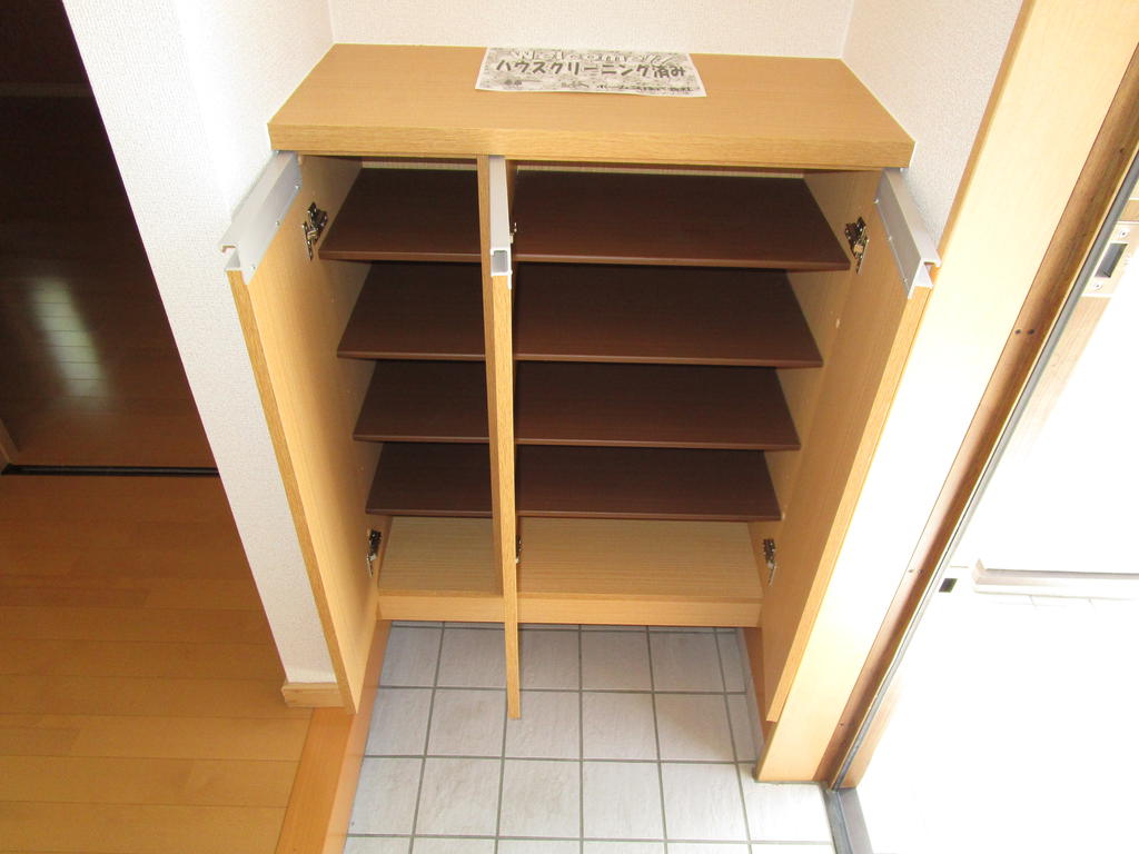 玄関　下駄箱（同物件他部屋画像）