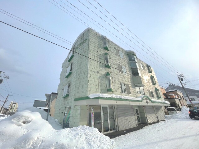 札幌市西区山の手二条のマンションの建物外観